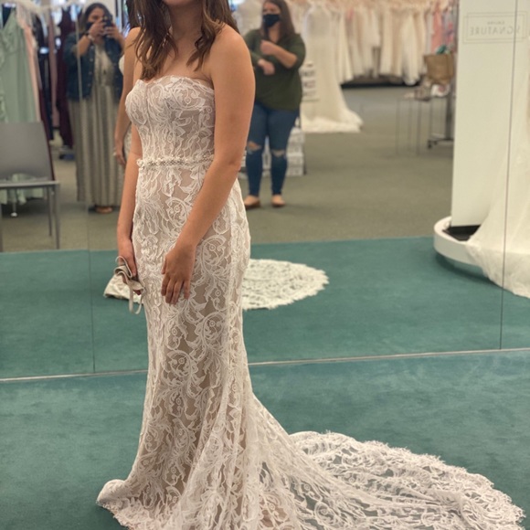 Wedding dress - Picture 11 of 12